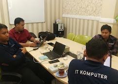 Peserta inhouse training sedang mengikuti pelatihan IT di kantor